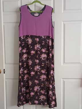 Zebra Women's Sleeveless Two Tone Crew Neck Maxi Dress. Size: Large